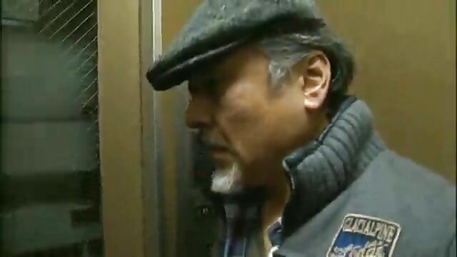 コンサート中にステージで右クソ イケメン 動画 エッチ