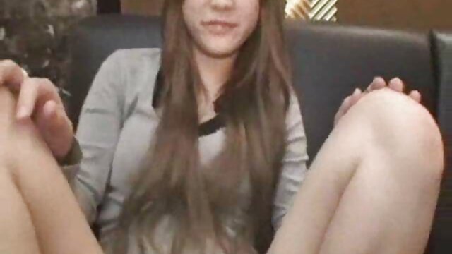 Tgirlは奇妙な輪姦を開催しました イケメン 美女 av
