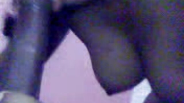 彼女はパンストを下げて、彼女のお尻に入れてください イケメン 動画 エッチ