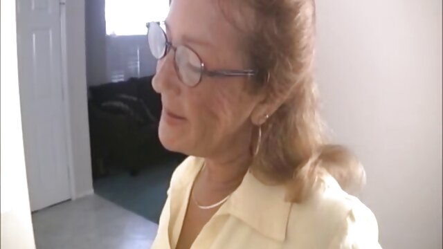 看護師は鶏の脂肪の世話をし、患者を汗をかくために午前中に来ました 外人 イケメン av