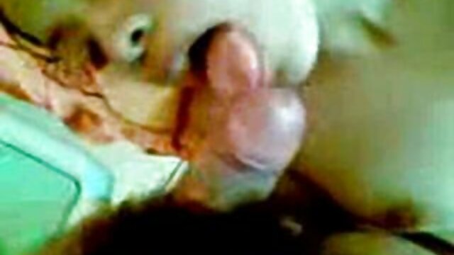 お尻にクソ雌犬は、指が挿入され、コックを吸うことを余儀なくされます イケメン アダルト ビデオ